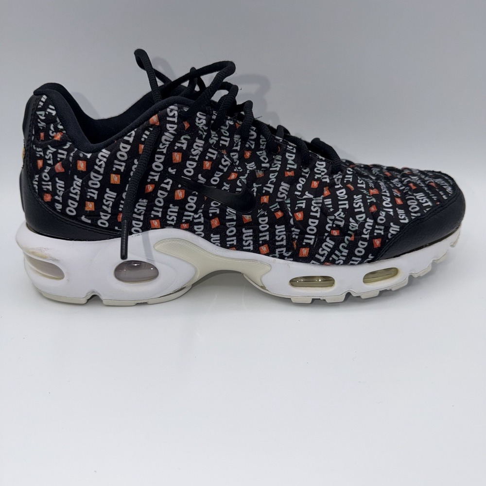 Nike Air Max Plus SE "Just Do It" Sneakers Mens 9 Black, White 862201-007